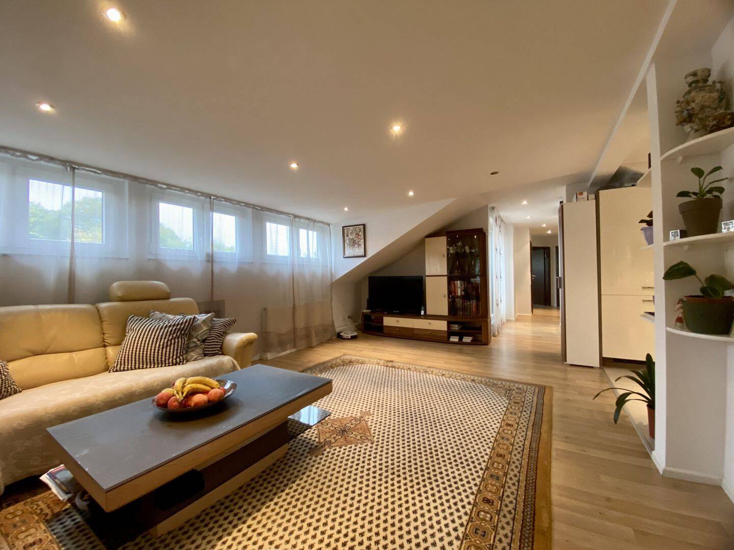 Elegante DG-Wohnung mit Einbauküche und Balkon – Wohnen mit Anspruch, 70565 Stuttgart (Dürrlewang Fasanenhof Möhringen Rohr Vaihingen)