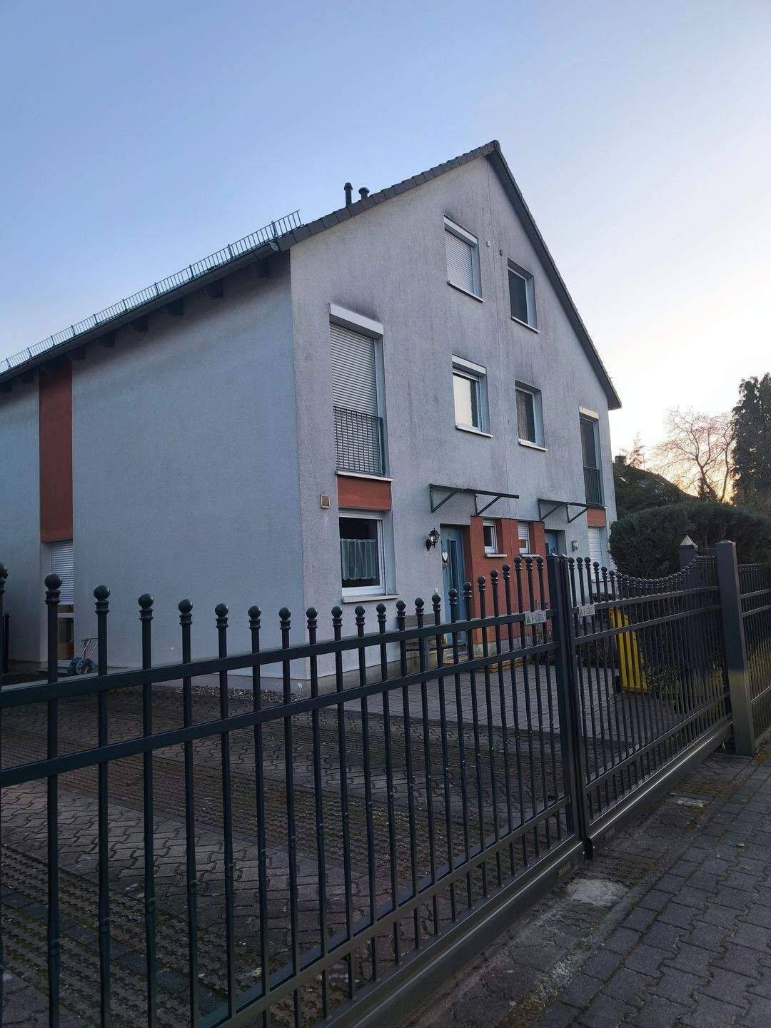 schöne Doppelhaushälfte mit Sauna, 12355 Berlin (Neukölln Kolonie Platanenblick Rudow Siedl. An der Rudower Höhe)