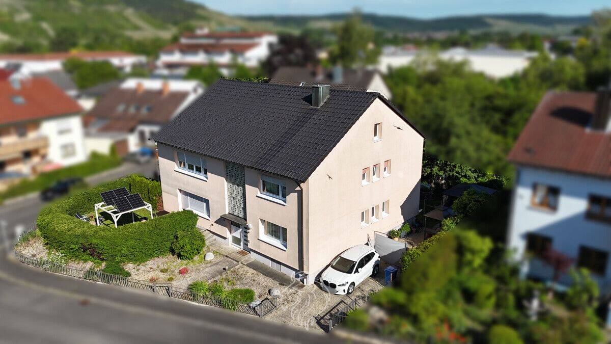 Wohnen, Vermieten, Investieren – Zweifamilienhaus mit Potenzial in Zellingen, 97225 Zellingen