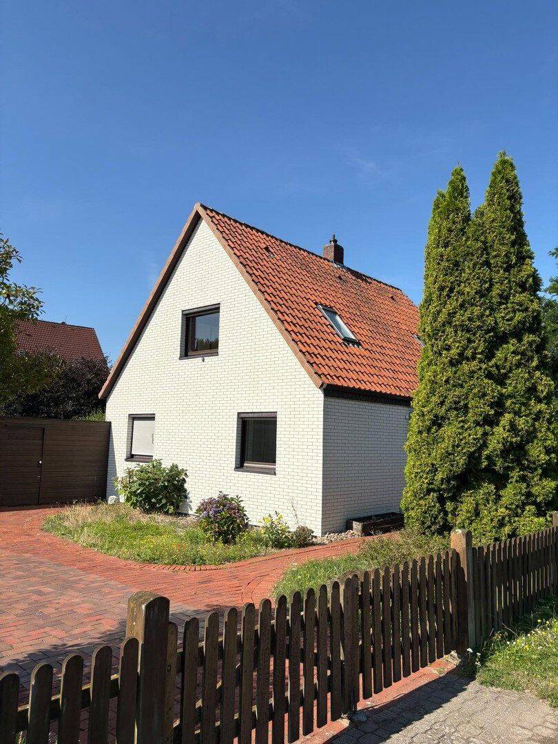 Freistehendes Einfamilienhaus mit Doppelgarage und schönem Garten, 31535 Neustadt am Rübenberge
