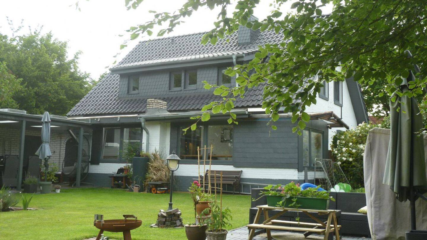 Zentral gelegenes, saniertes Wohnhaus mit großer Garage u. Nebengebäuden in Zetel, 26340 Zetel