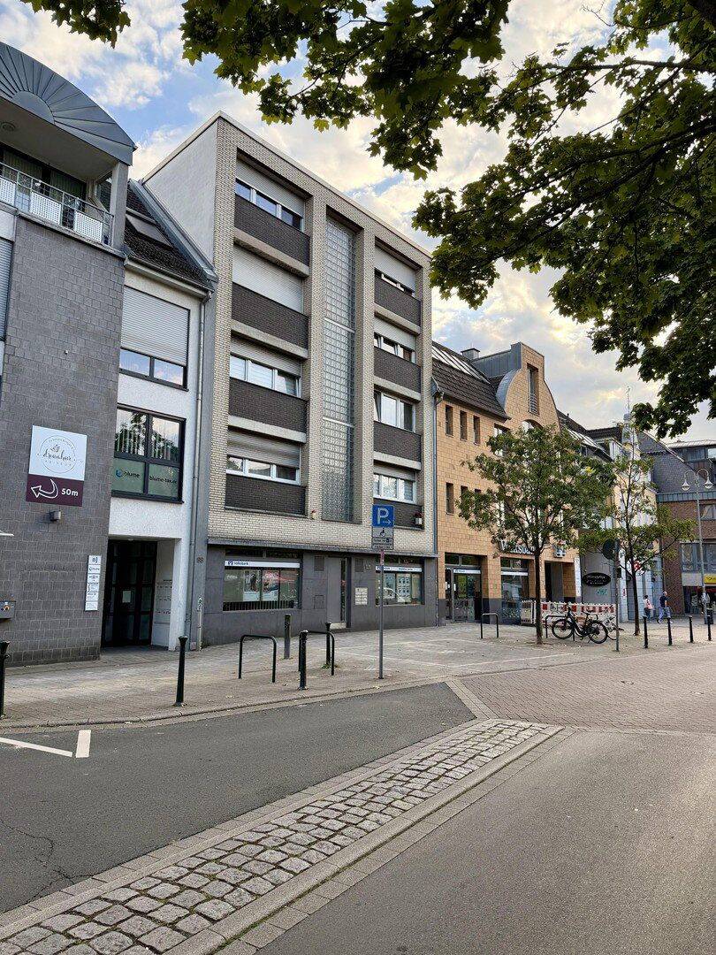 Gut geschnittene 2-Zimmer-Wohnung mit Balkon & Einbauküche in zentraler Lage von Pulheim, 50259 Pulheim