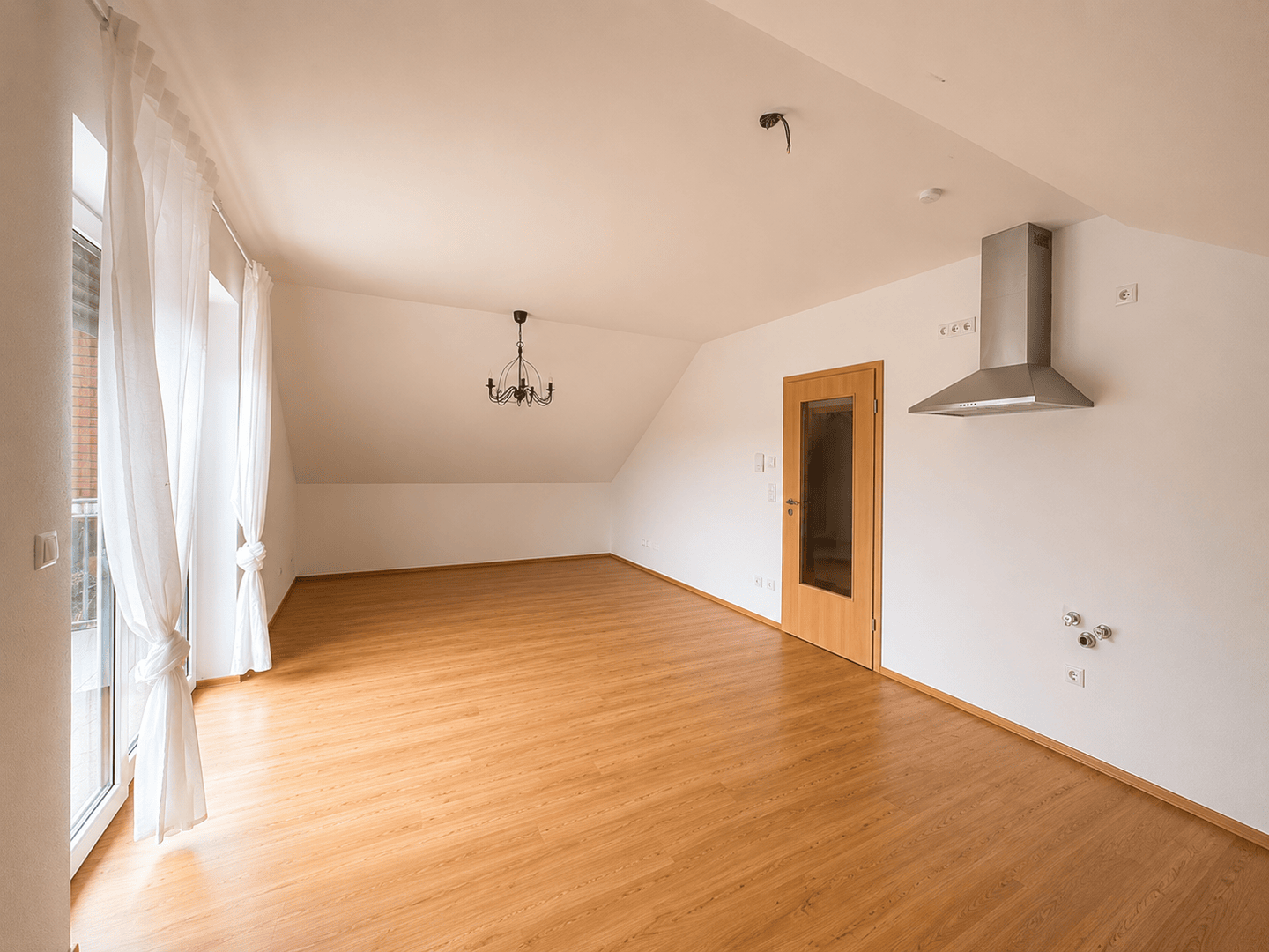 moderne 2-Zimmer Dachgeschosswohnung mit Balkon und Fernblick, 93468 Miltach