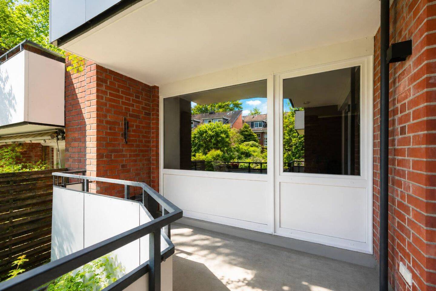 Zentral in Rissen: 3- Zi.-Wohnung im Hochparterre mit Loggia & Tiefgarage, 22559 Hamburg (Altona Rissen)