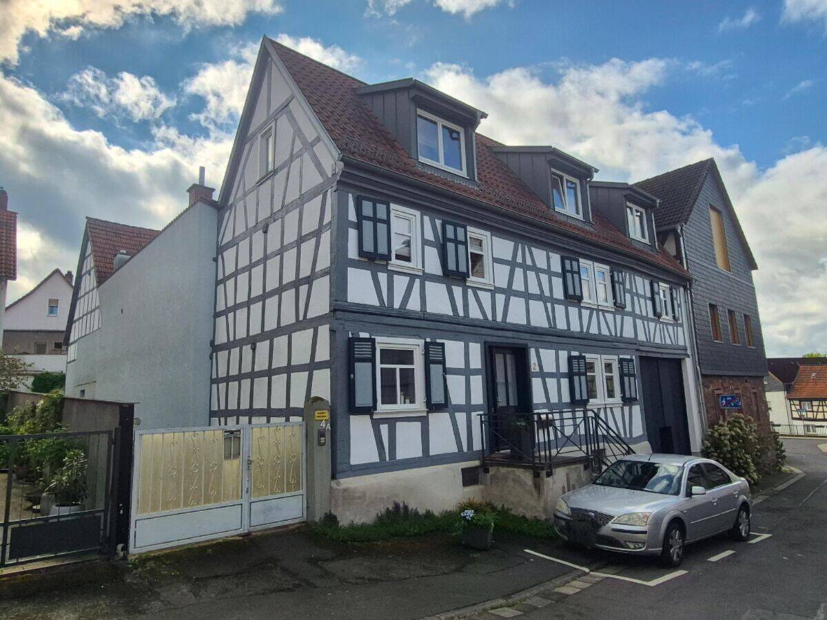 Historisches Kulturdenkmal mit Scheune und traumhaftem Innenhof in Schöneck, 61137 Schöneck