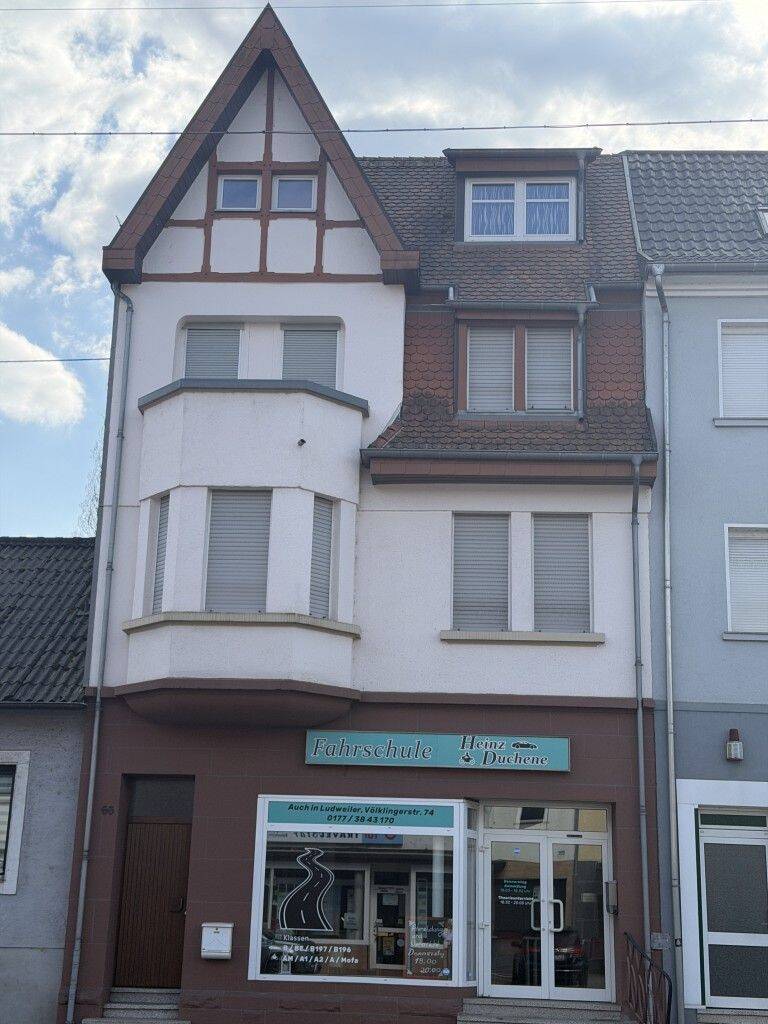 Charmantes Wohn- und Geschäftshaus mit vermieteter Gewerbeeinheit in Wadgassen, 66787 Wadgassen