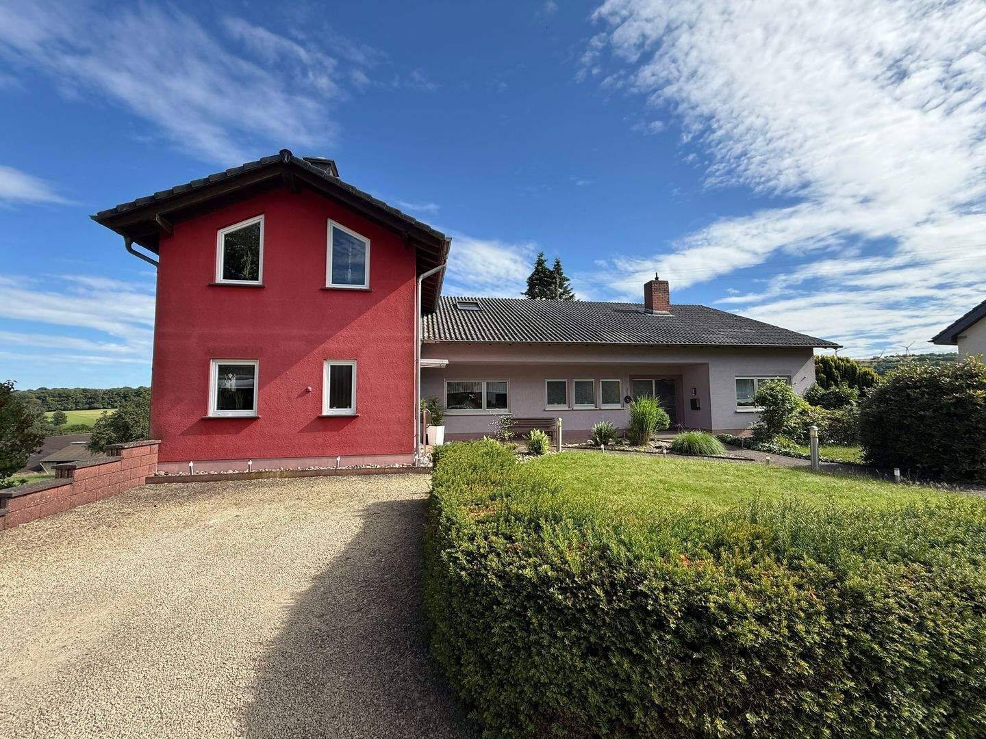 Platz, komfortabel, ruhig: Großzügiges Zweifamilienhaus in Randlage von Tünsdorf, 66693 Mettlach