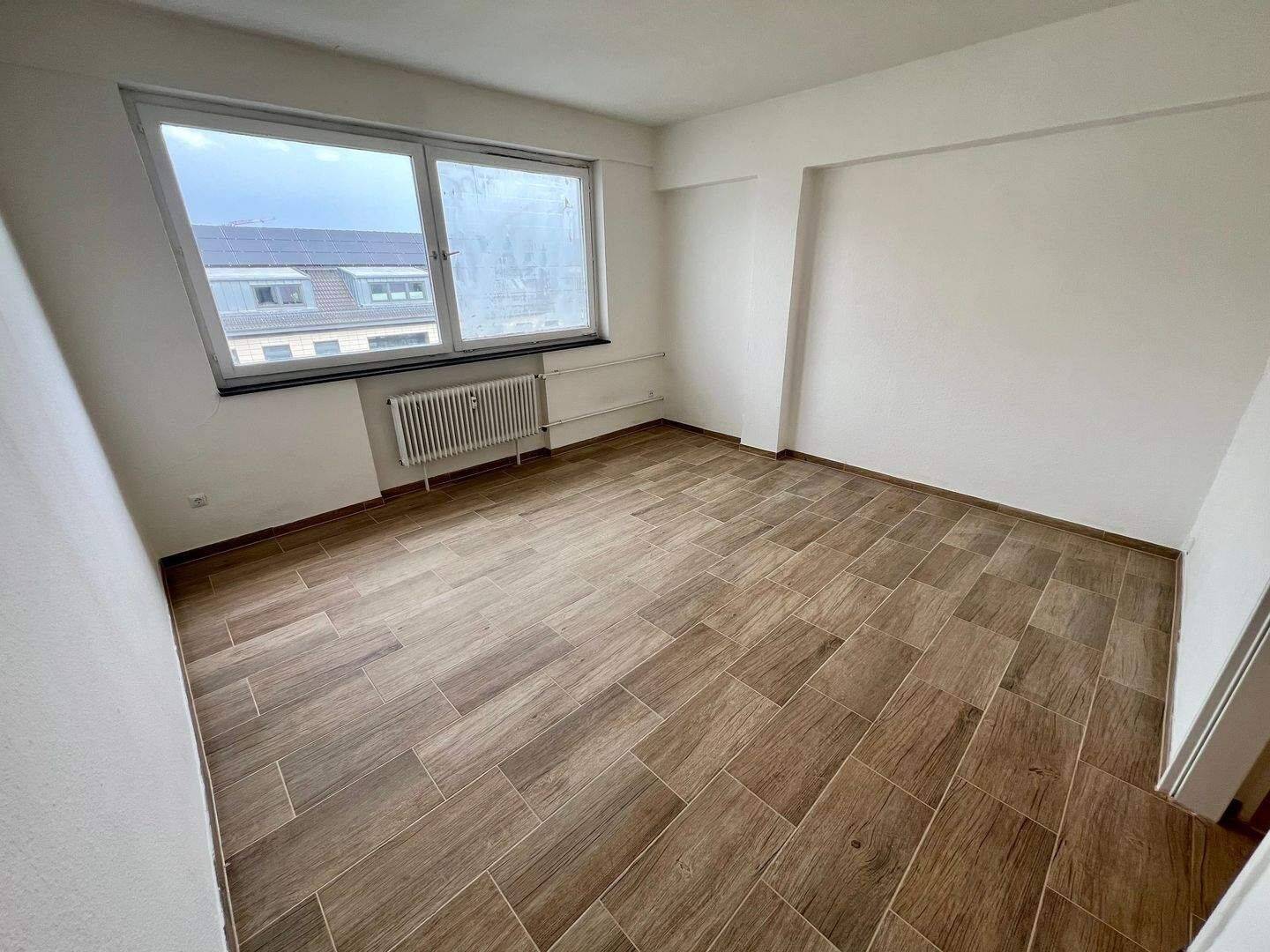 Großzügige 1-Zimmer-Wohnung Saniert mit schönem Ausblick, Aufzug, Stellplatz, 24103 Kiel (Altstadt Damperhof Exerzierplatz Vorstadt)