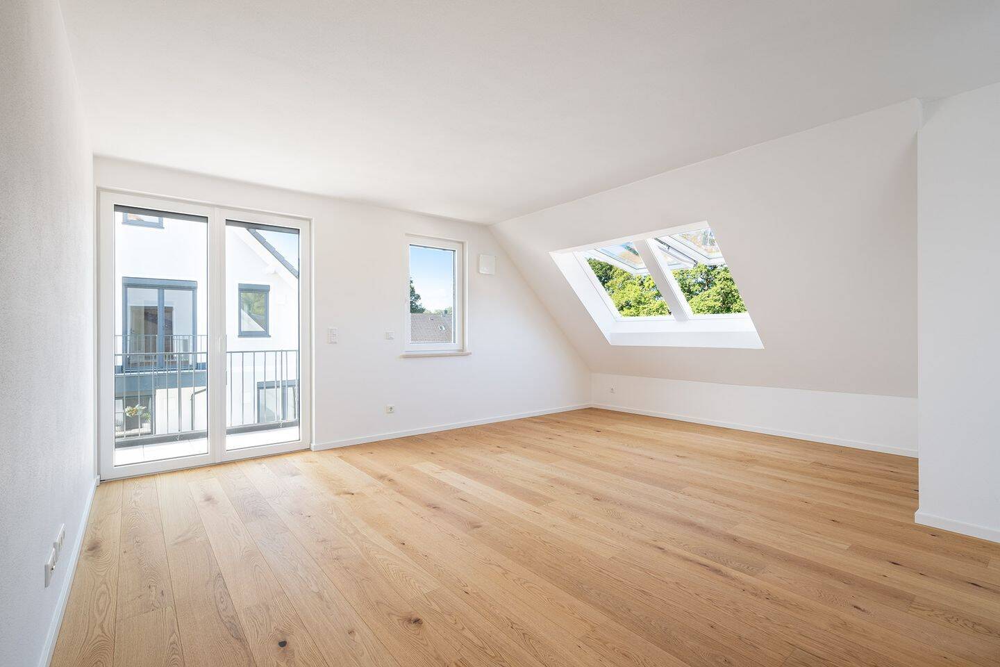 NEUBAU-DG-Wohnung über zwei Etagen mit ausgebautem Speicher (Studio), sonniger Dachterrasse + Balkon