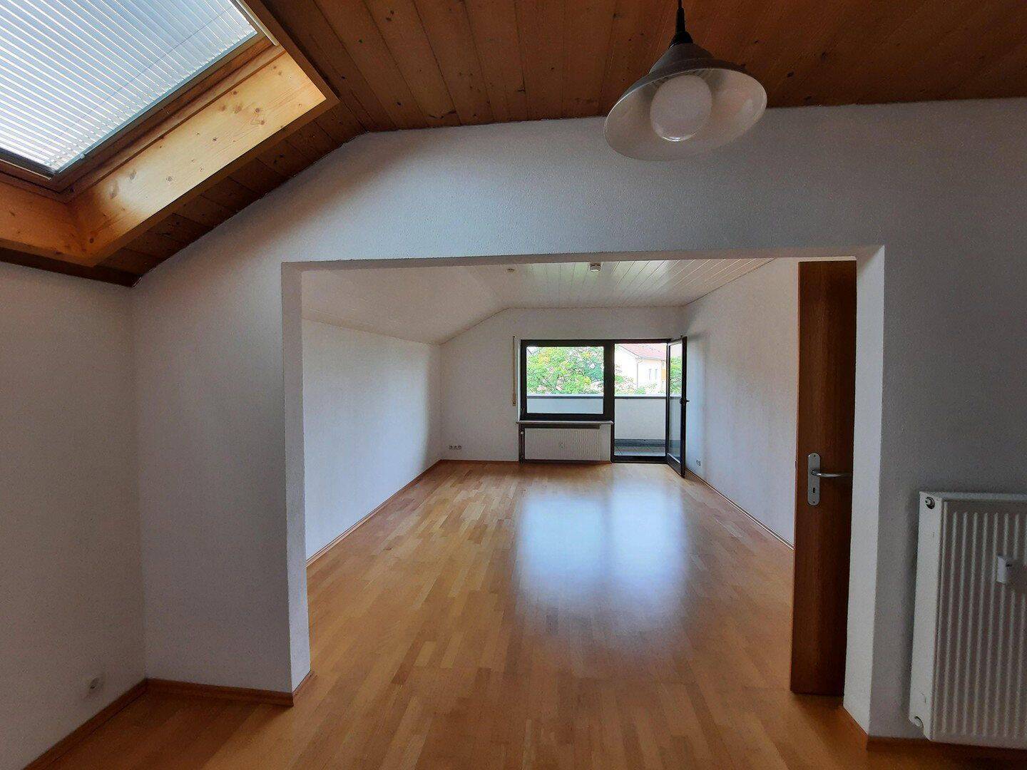 3-Zimmer DG-Wohnung, 84 qm, zentrumsnah, provisionsfrei, 83301 Traunreut