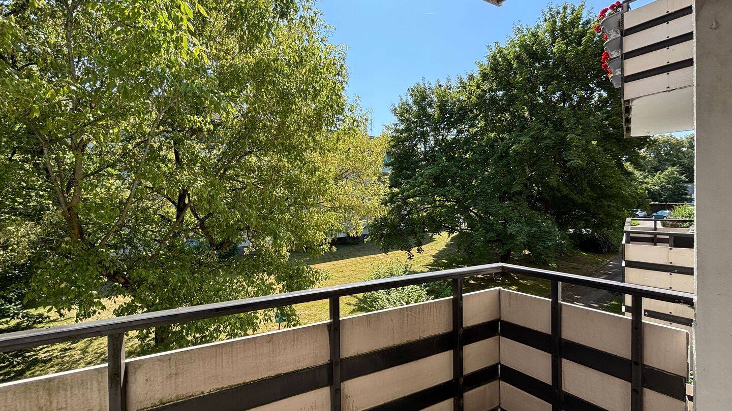 Ruhige 2,5-Zimmer-Wohnung mit Balkon ! 1 Monat KALTMIETFREI!, 45147 Essen (Frohnhausen Holsterhausen Rüttenscheid)