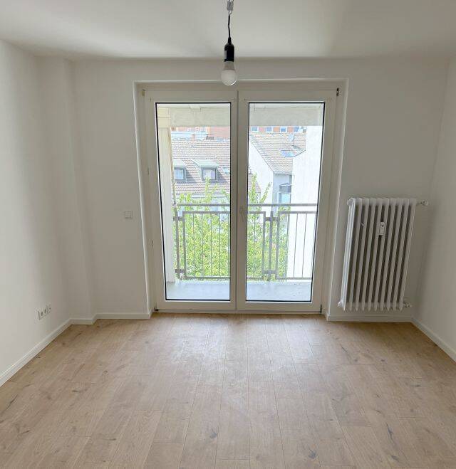 Über den Dächern von Pempelfort! Frisch renovierte Wohnung mit Balkon ! Nähe Nordstraße!, 40210 Düsseldorf (Friedrichstadt Stadtmitte)