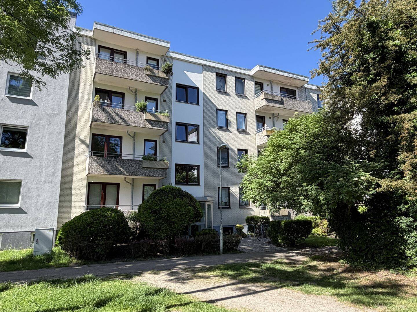 Perfekt geschnitten – Wohnung mit zwei Balkonen, 22869 Schenefeld
