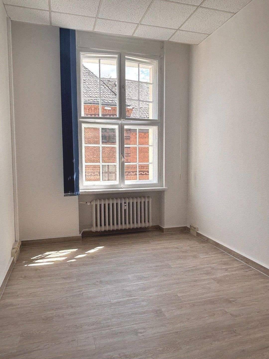 WG Zimmer in teilmöblierter 3-Raum-Wohnung mit Einbauküche in Stadtmitte, 3046 Cottbus (Mitte Spremberger Vorstadt Ströbitz)