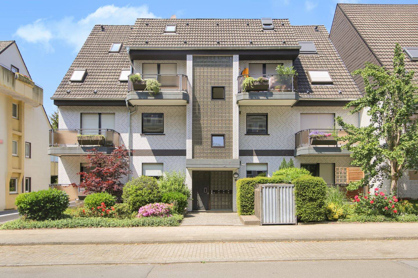 Maisonettewohnung ca. 110 m² mit zwei Balkonen und Tiefgaragenstellplatz in Essen – Frintrop, 45359 Essen (Bedingrade Frintrop Schönebeck)
