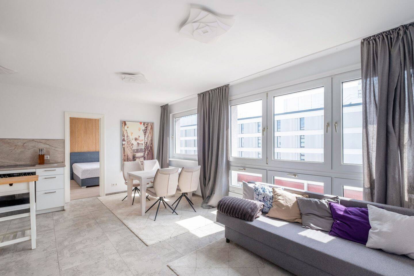 Helle, hochwertig sanierte City-Wohnung am Alexanderplatz, 10178 Berlin (Mitte)