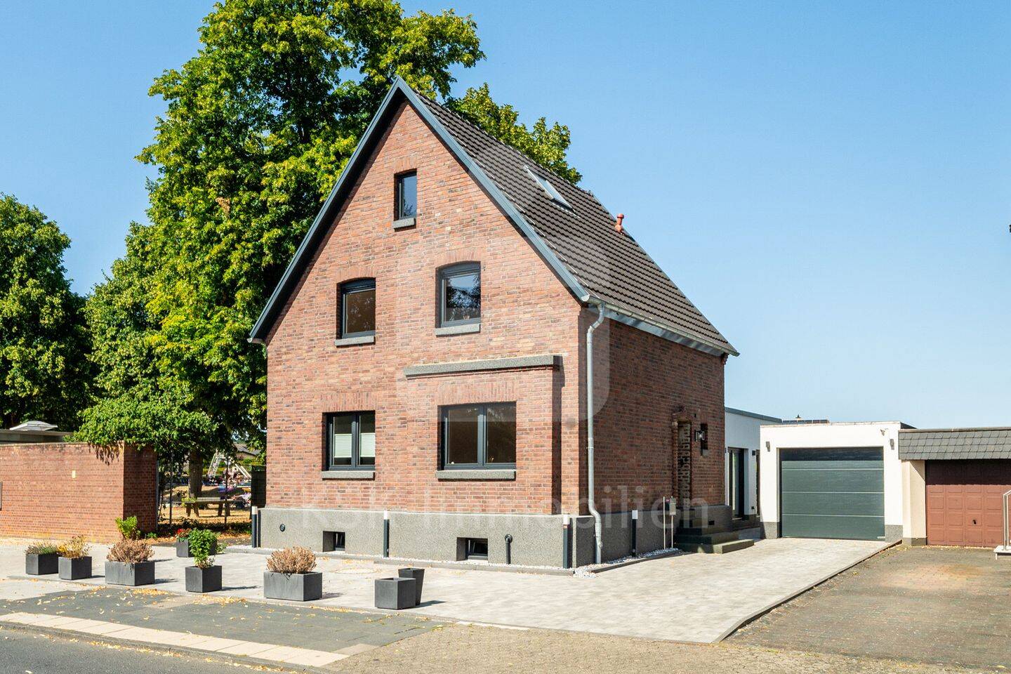 Kernsanierte Wohlfühloase mit modernster Technik und großzügigem Platzangebot in Erftstadt Kierdorf, 50374 Erftstadt