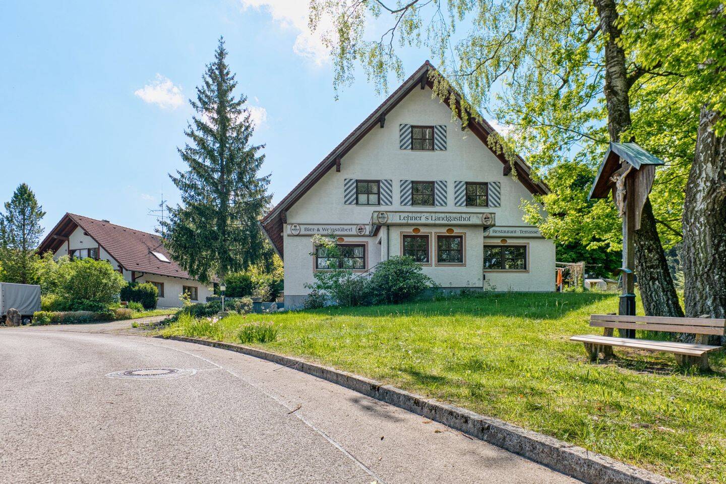 Landgasthof mit Gästehaus – Waldrandlage & toller Ausblick südlich von Augsburg, 86850 Fischach