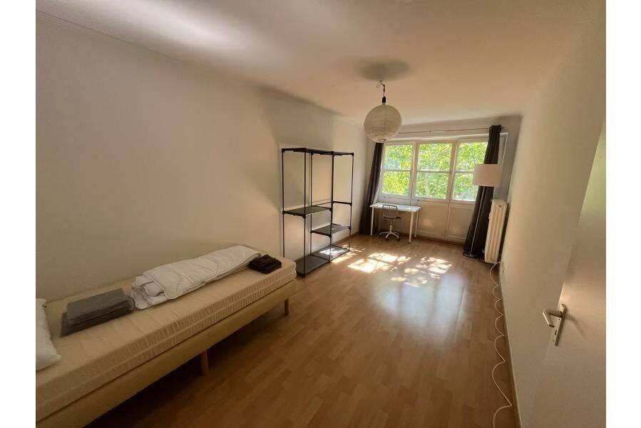 Helles Zimmer in Jungs-WG in Berlin- Wilmersdorf – fußläufig zum Ku’damm, möbliert, 10709 Berlin (Charlottenburg-Wilmersdorf Charlottenburg Halensee Wilmersdorf)