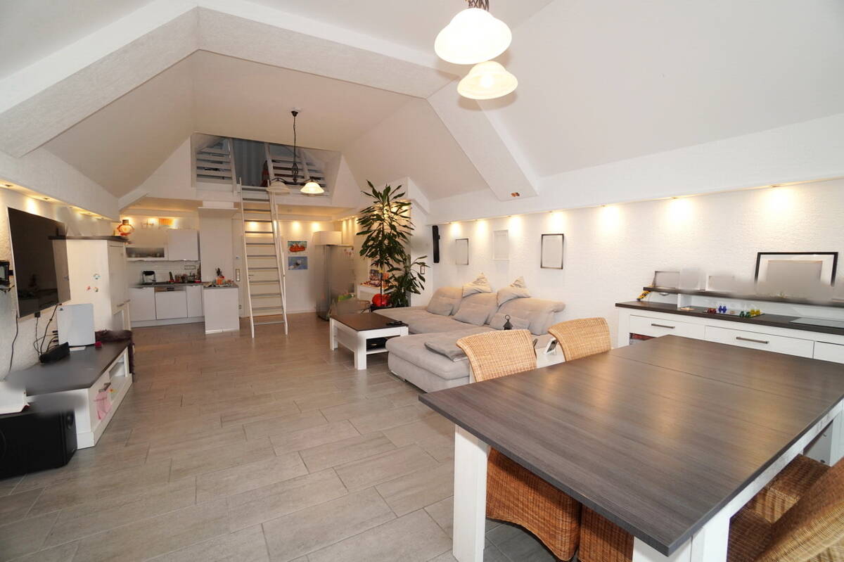 Modernisierte Dachgeschosswohnung mit großer Dachterrasse und Garage in Bielefeld Quelle, 33649 Bielefeld (Brackwede Holtkamp Quelle Ummeln)