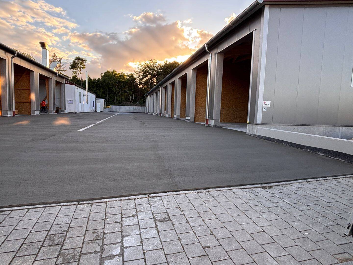 Ab sofort isolierte Lagerhalle in Weißenburg i. Bay/ einzelne Abteile/ wie XXL Garage zu vermieten, 91781 Weißenburg i. Bay.