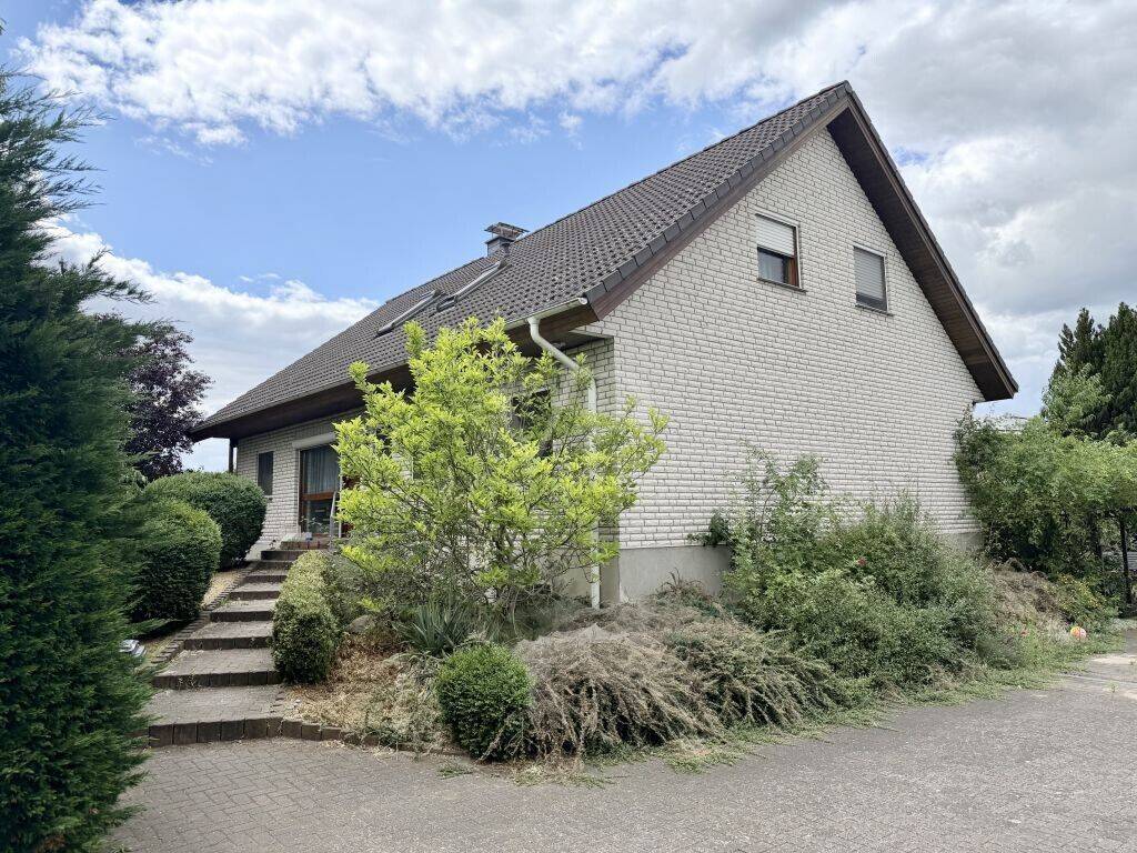 Zweifamilienhaus mit großem Garten und drei Garagen, 14715 Märkisch Luch