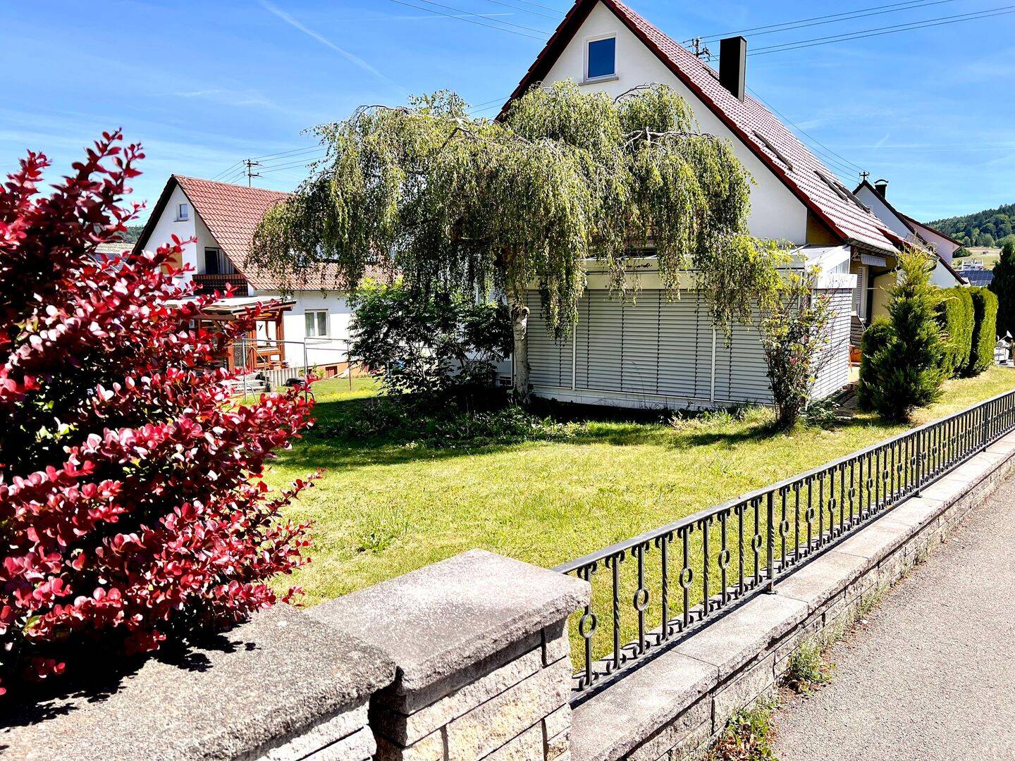 Mehrgenerationenhaus mit Wintergarten, Garage und großem Garten in Nendingen, 78532 Tuttlingen