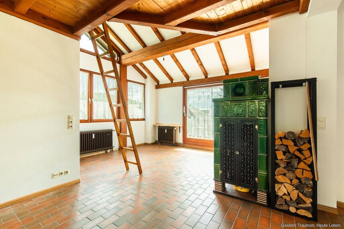 Gemütliche 2-Zimmer-Wohnung mit Holzofen, Empore und zwei sonnigen Terrassen in Friedenweiler, 79877 Friedenweiler