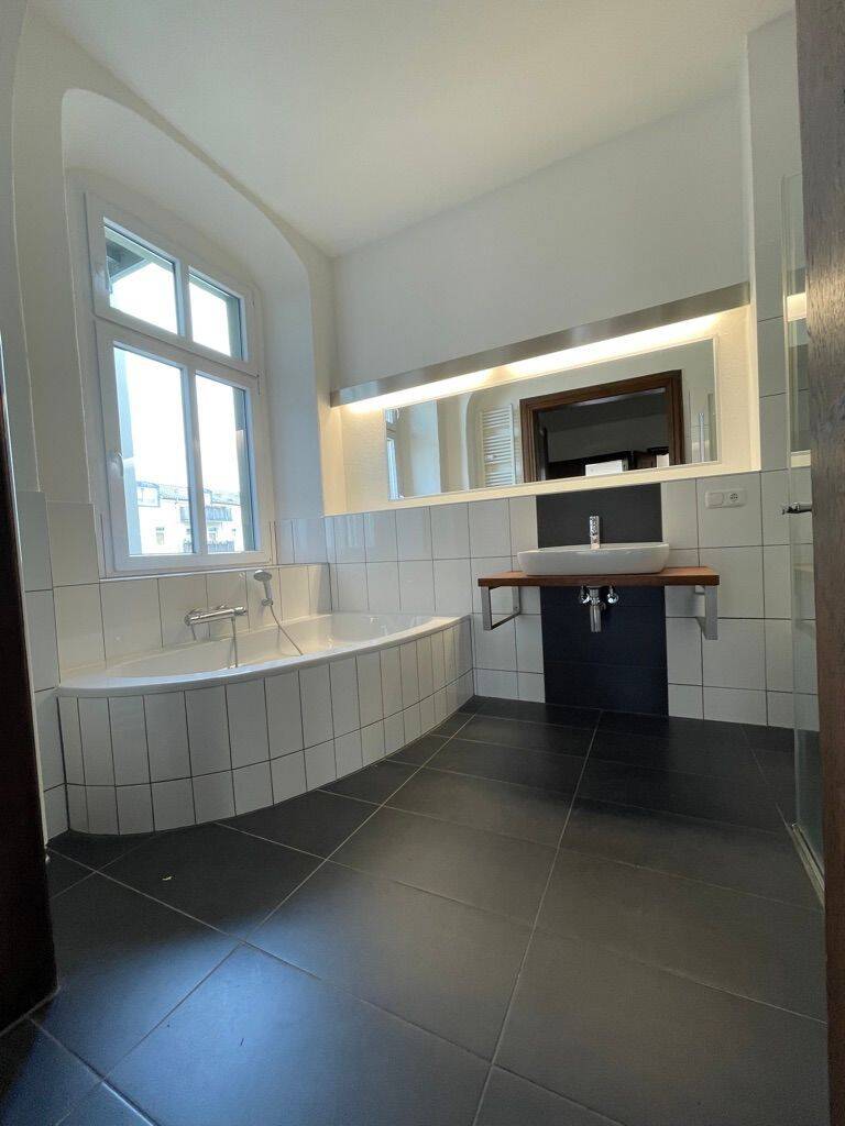 Hochwertig sanierte 3 Raum Wohnung im Stadtzentrum mit großen Balkon und Kaminofen, 7545 Gera (Bieblach Innenstadt Ostviertel Pforten Untermhaus)