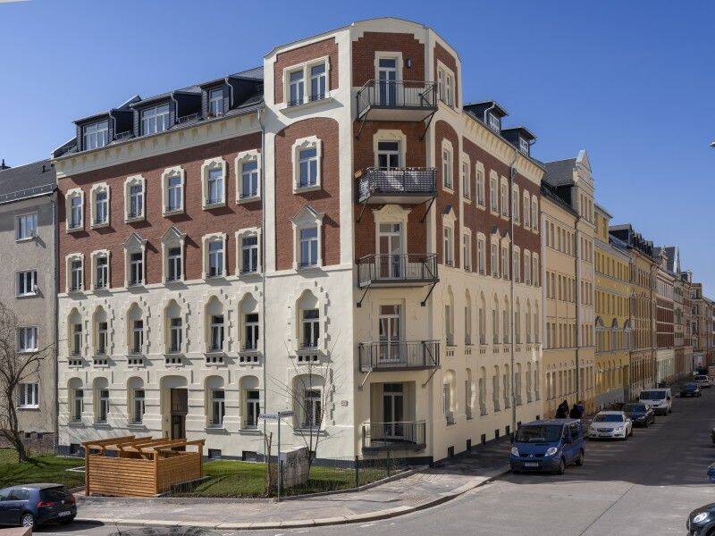 Helle 3-Zimmer-Wohnung im sanierten Altbau mit Loggia, Fußbodenheizung und Parkett!