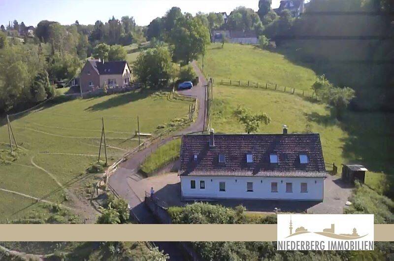 Großzügiges 2 Familien-Doppel-Landhaus mit Nebengebäuden und Pool in sonniger Hanglage!, 42553 Velbert