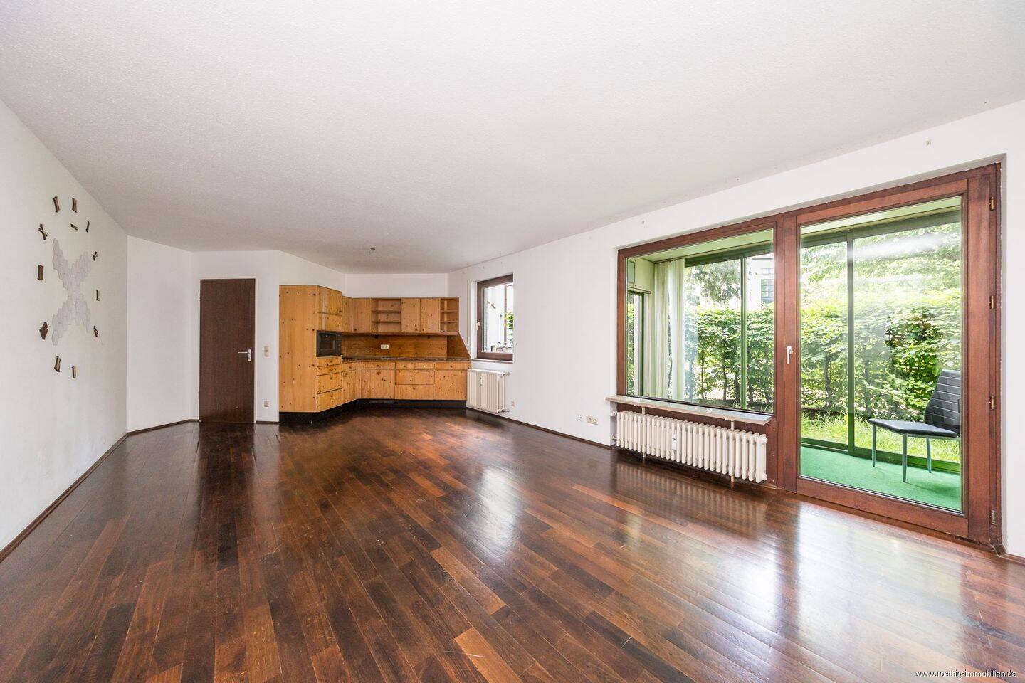 Bogenhausen: 2-Zimmer-Erdgeschosswohnung mit Wintergarten, privater Grünfläche & TG-Stellplatz!, 81929 München (Bogenhausen Trudering-Riem)