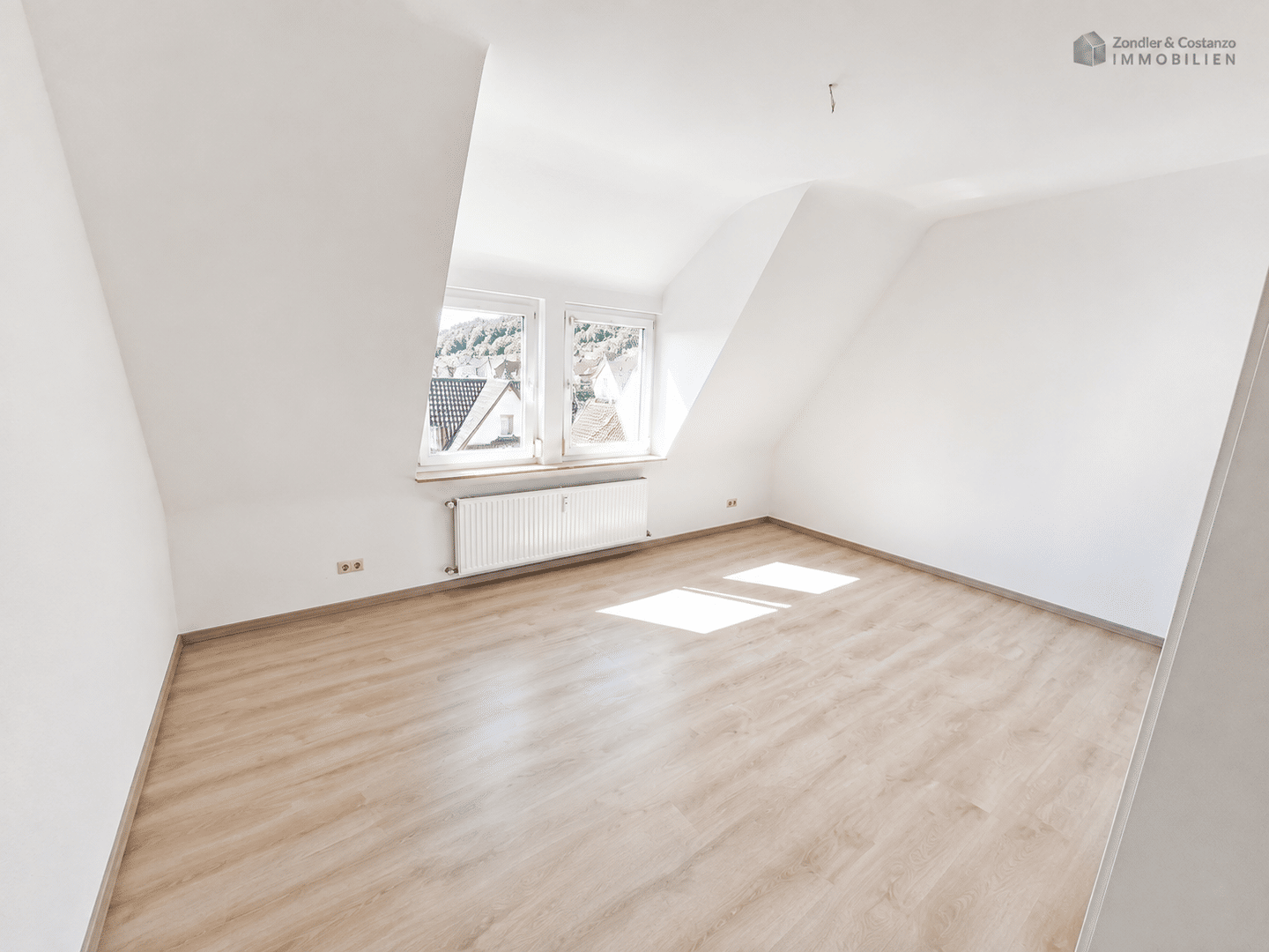 GROSSZÜGIGE 4-ZI-WHG. IN S-WANGEN: ca. 88 qm * TL-Bad + sep. Wc * tolle Aussicht * Ebk * ab sofort!, 70327 Stuttgart