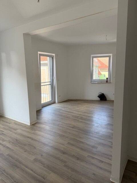 Helle, freundliche 4-Raum Wohnung im Zentrum von Suhl sofort verfügbar, 98527 Suhl (Suhl)