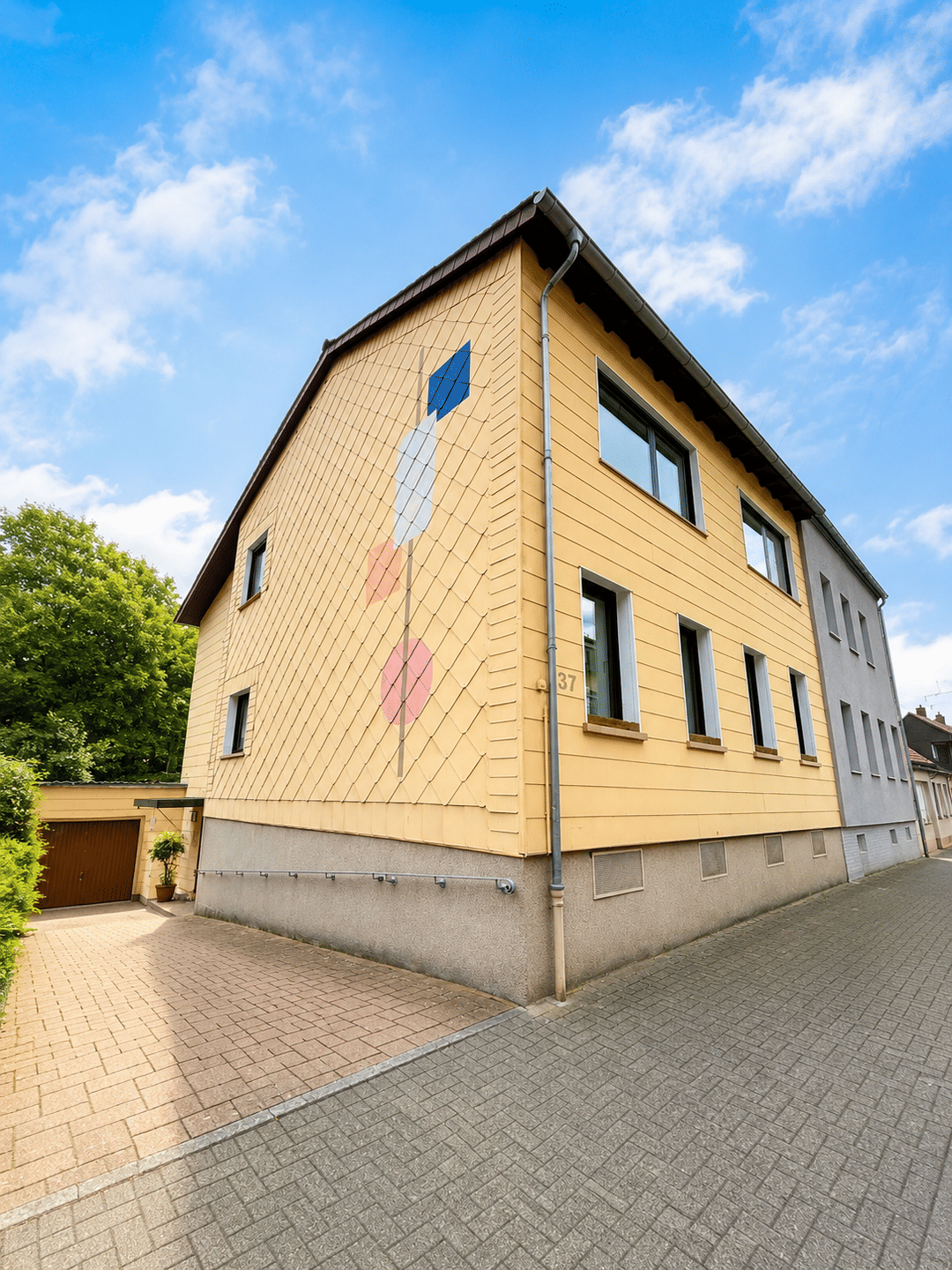 Großzügiges Zweifamilienhaus in ruhiger Wohnlage – Garten, Kaminterrasse & vielseitige Nutzungsmöglichkeiten, 66386 St. Ingbert (Sankt Ingbert)