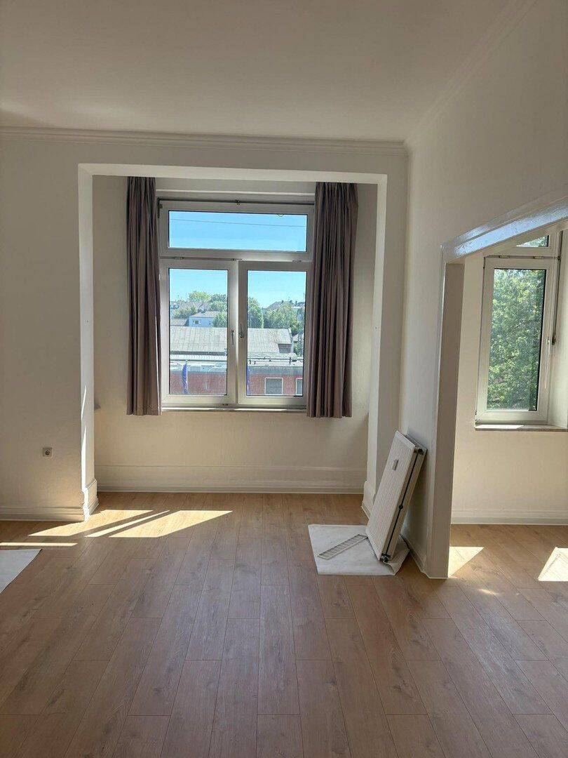 Frisch renovierte 2,5-Zimmer-Altbauwohnung mit Balkon in zentraler Lage von Solingen-Ohligs, 42697 Solingen (Merscheid Ohligs-Aufderhöhe)