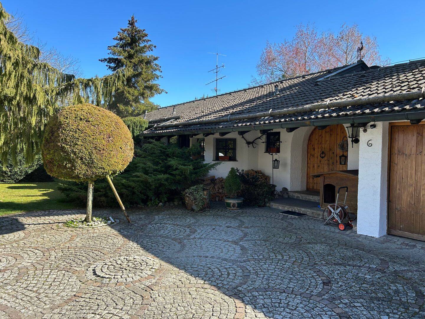 Tolles Einfamilienhaus mit parkähnlichem Garten & Indoor-Pool, 82319 Starnberg