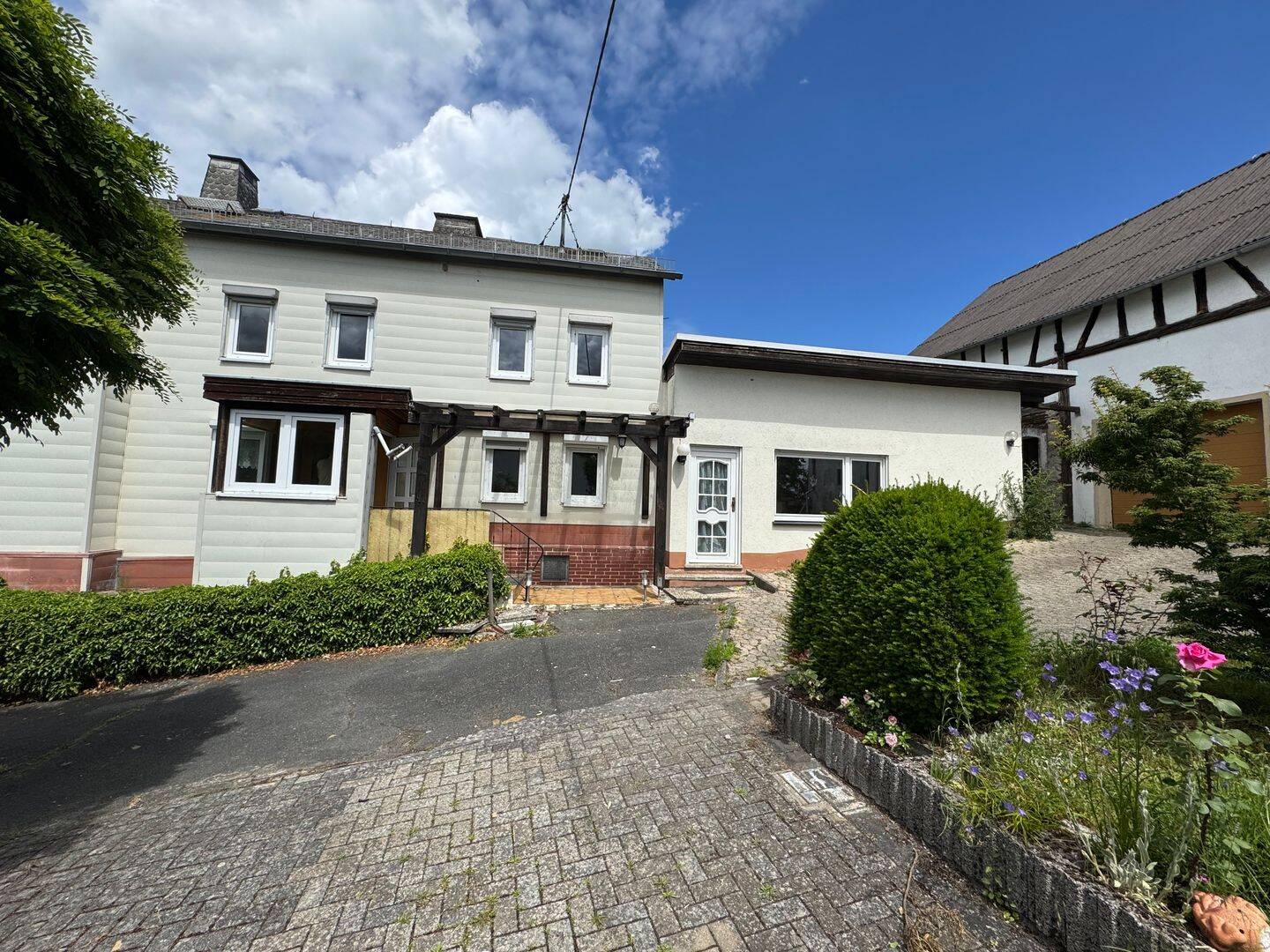 älteres Einfamilienhaus mit Garten und Nebengebäuden in der Nähe der Loreley zum fairen Preis, 56357 Weyer