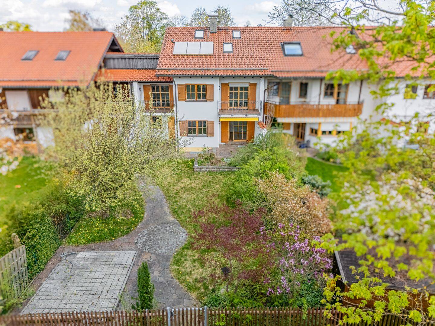 Großzügige Doppelhaushälfte mit großem Südwestgarten / KAUF GEGEN GEBOT, 82054 Sauerlach