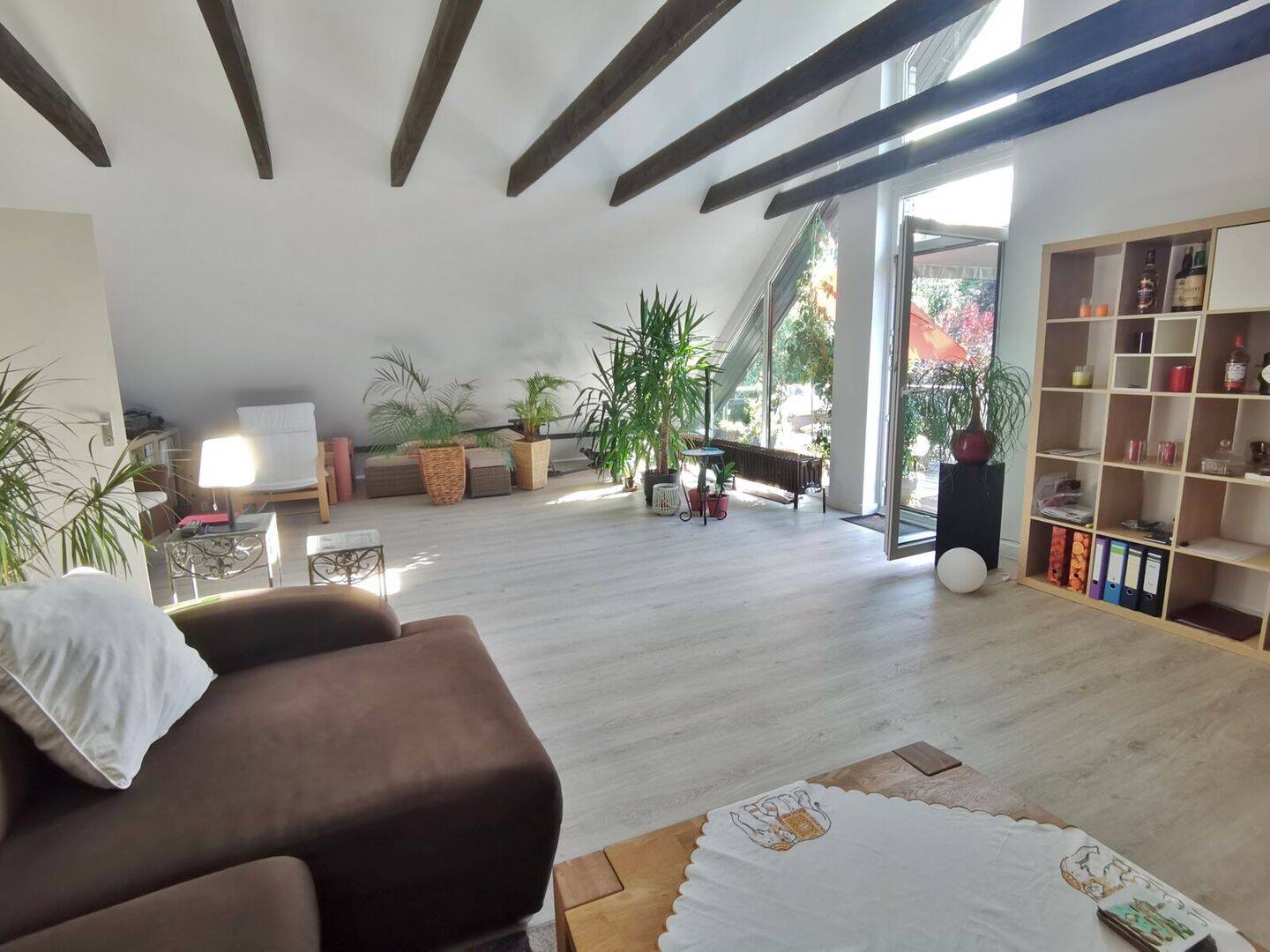 Außergewöhnliche 2,5-Zimmer-Wohnung mit großzügiger Dachterrasse, Einbauküche und stilvollem Wohnambiente, 28259 Bremen (Grolland Kirchhuchting Mittelshuchting Sodenmatt)