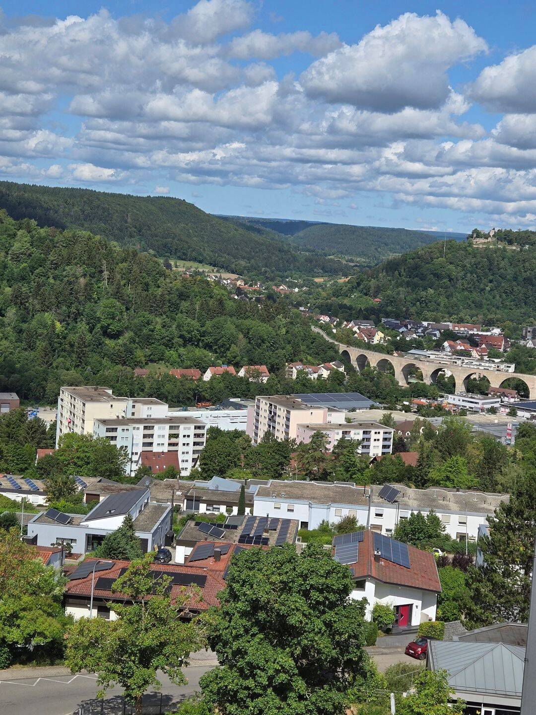 Sehr schön aufgeteilte familiengerechte 4-Zi-Wohnung mit Balkon, ca. 91 qm Wfl., inklusive Garage – in Nagold, Gäurandsteige, 72202 Nagold