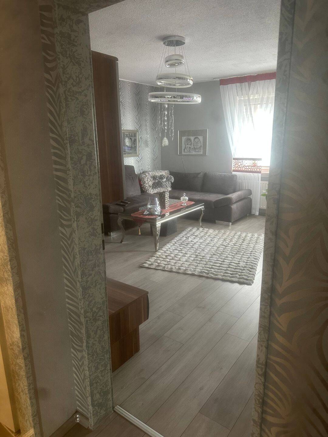 Charmante 6-Zimmer-Wohnung (130 m²) in kernsaniertem Zustand, Duisburg-Walsum, 47179 Duisburg (Aldenrade Alt-Walsum Fahrn Vierlinden Wehofen)