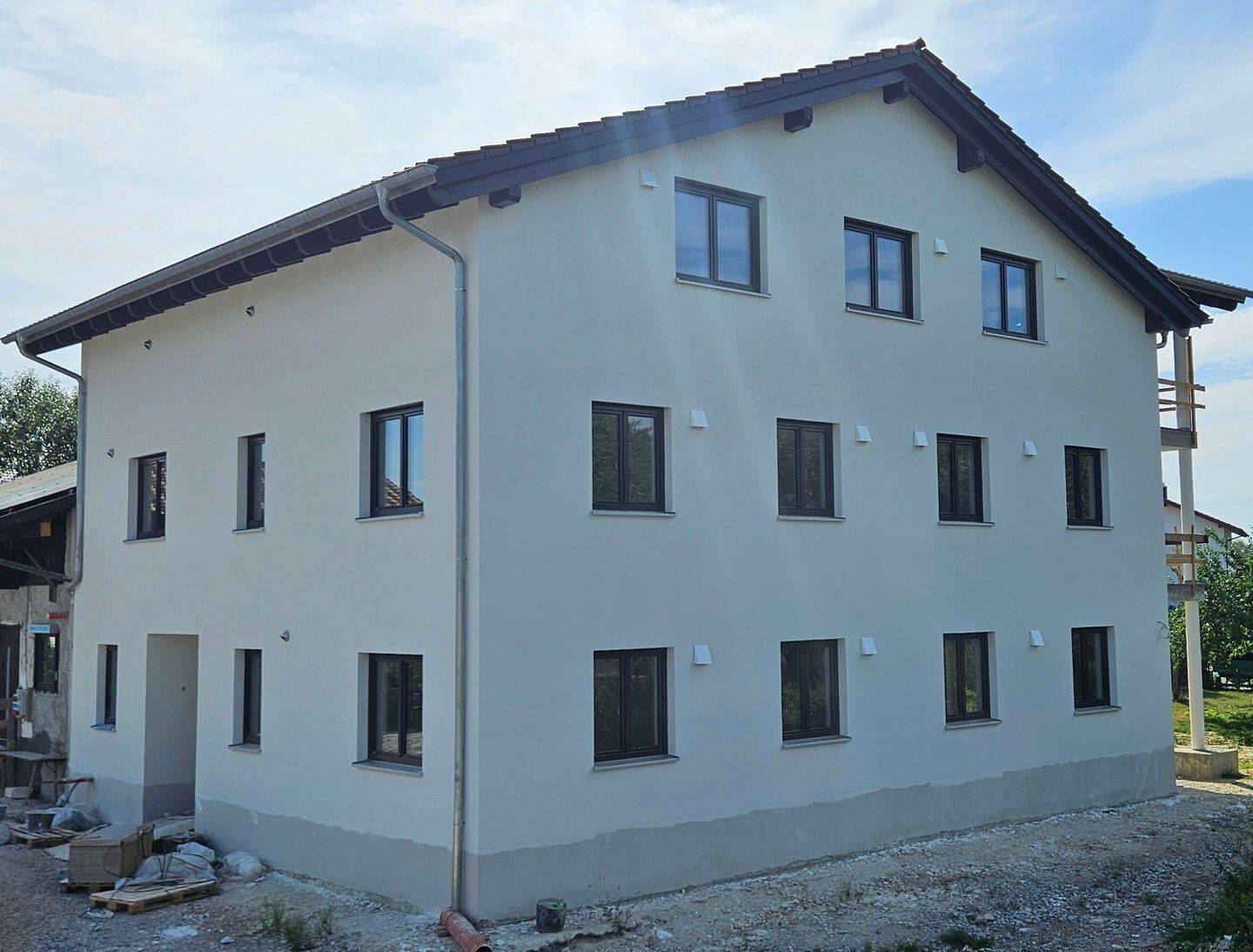 Exklusive 4-Zimmer-Neubauwohnung (KfW40) mit Balkon, EBK & PV-Strom in ruhiger Lage, 94569 Stephansposching