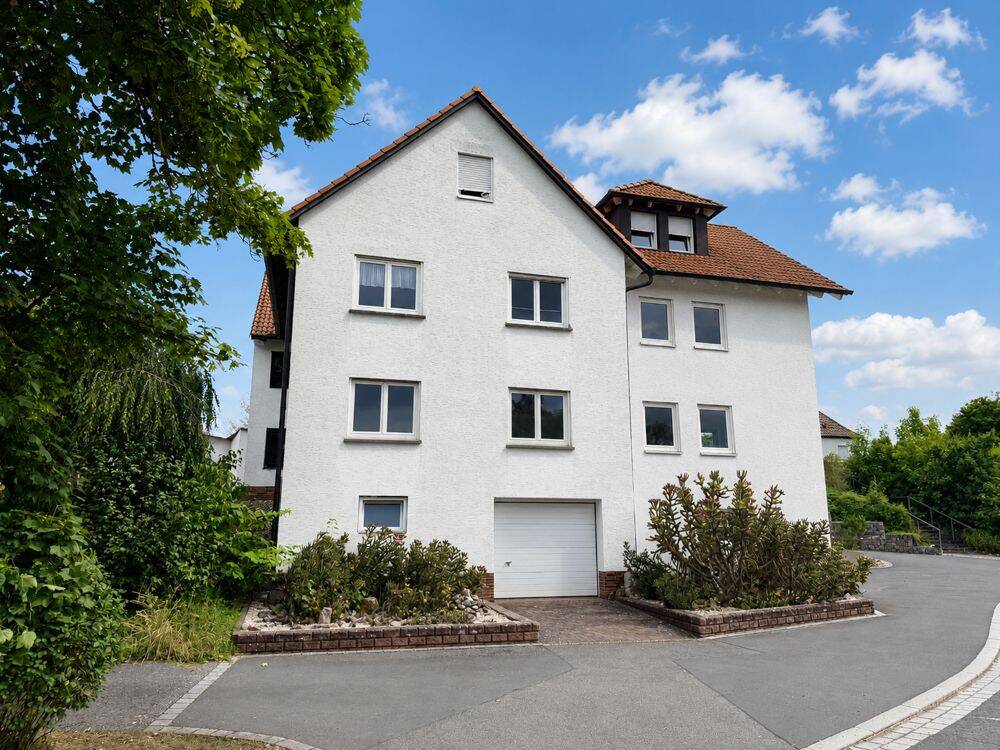 Schickes 3-Familienhaus mit Garagen OT Seßlach, 96145 Seßlach