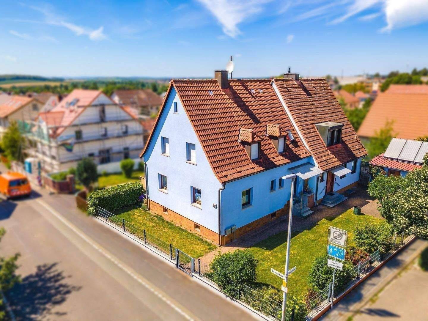 Gepflegtes Zweifamilienhaus in ruhiger Wohnlage, 97297 Waldbüttelbrunn