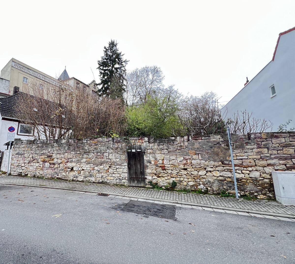 Baugrundstück (teilweise mit Hang) mit Entwicklungspotenzial in Oppenheim. Bebaubar nach § 34, 55276 Oppenheim