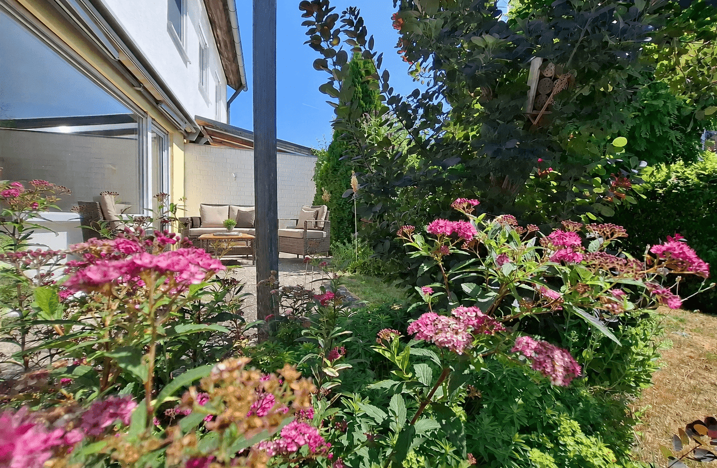 Gepflegte Doppelhaushälfte mit sonnigem Garten, Garage und viel Platz., 89250 Senden