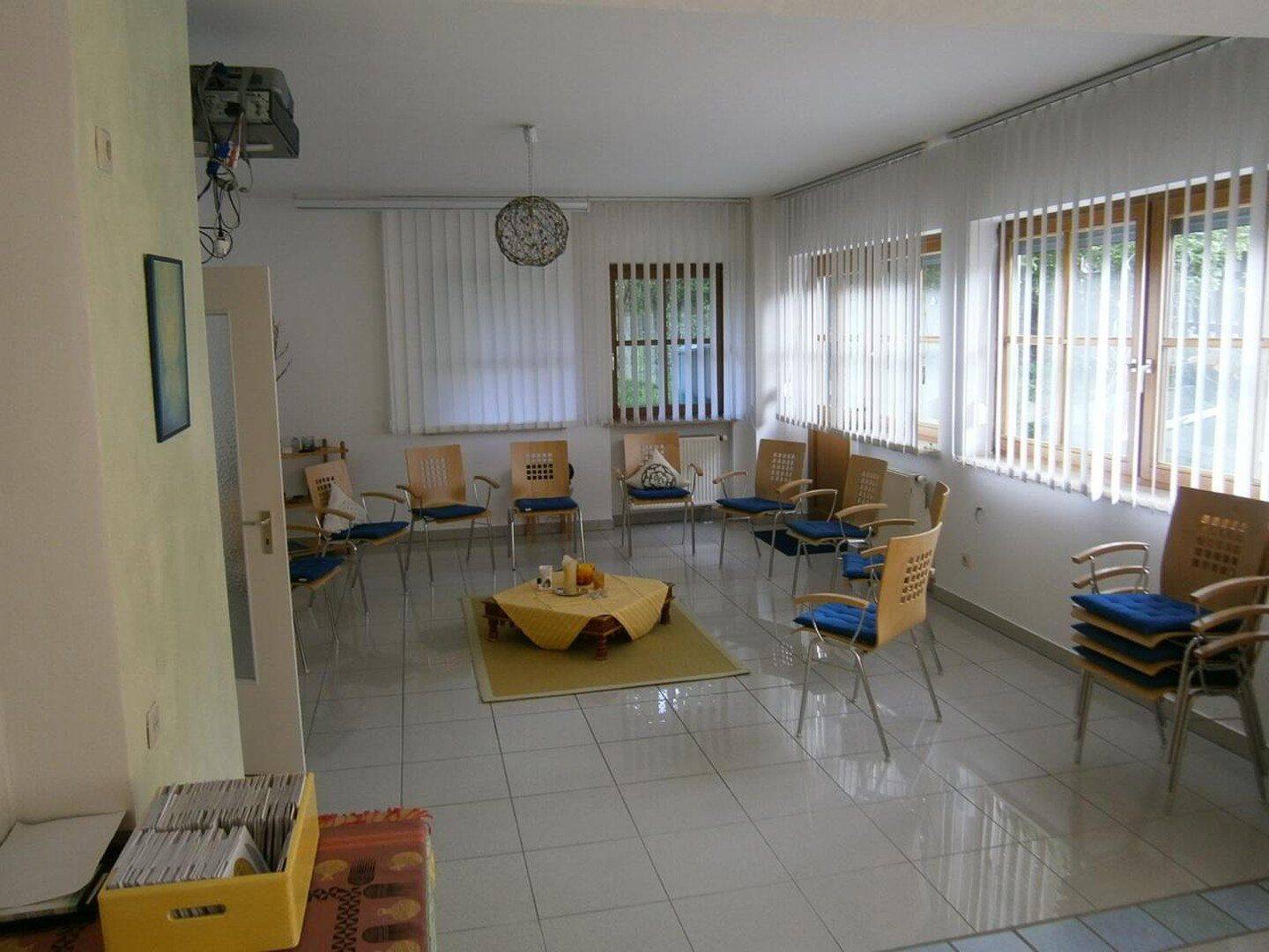 3 Apartments einzeln oder zusammen als Wohnung, TG, Stellplatz, dazu Garten mietbar, 86415 Mering