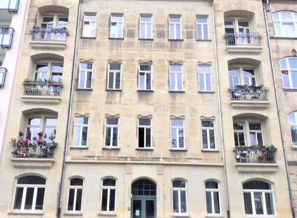 Wohnen in Elbnähe: 2-Zimmer-Altbau-Wohnung mit Balkon, 1307 Dresden