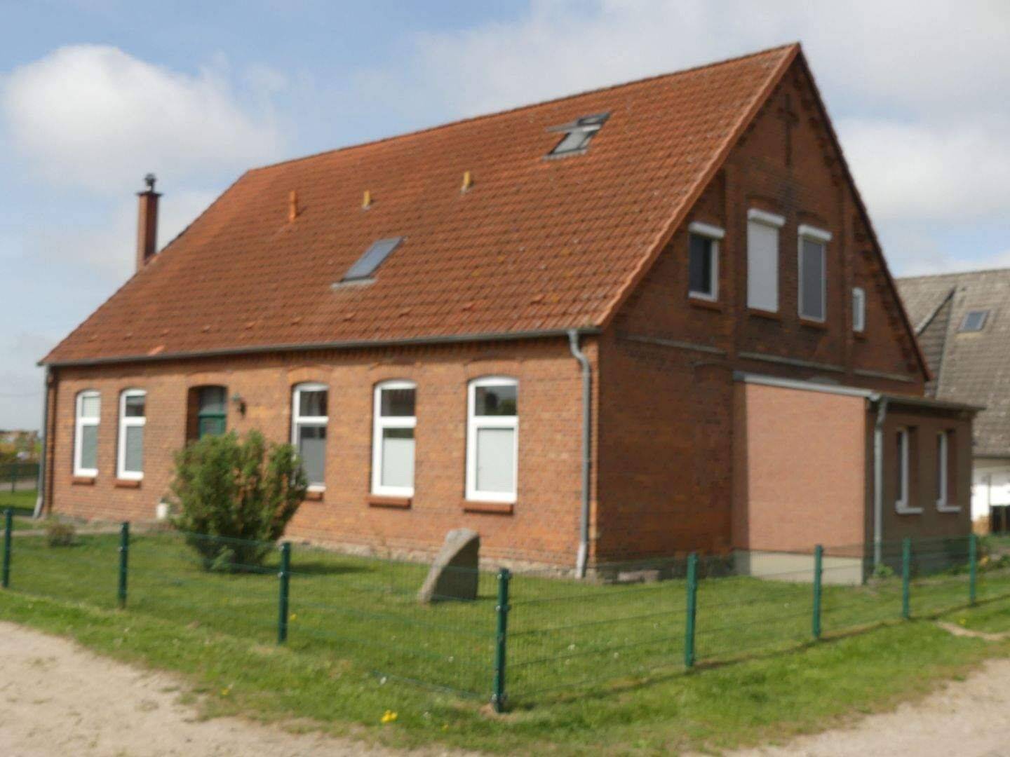 großes solides Wohnhaus mit 3 Wohneinheiten in Neukloster / Perniek, 23992 Glasin